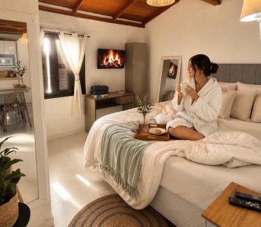 Pioneiros Apartment | Chalé com lareira & jacuzzi privativa aquecida 300 m da Praia e Roda Gigante