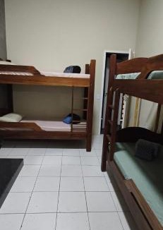Barueri House | Quartos coletivos para equipe ou família