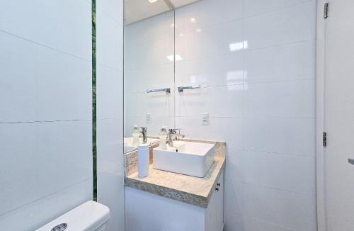 Andorinha Apartment | Spacious 3 Suite Apartment with BBQ and 2 Parking Spaces in Meia Praia Itapema