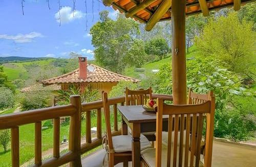 Passa Quatro Apartment | Chalé de montanha com lareira, sauna e piscina.