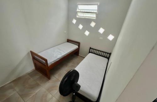 Pontal de Santa Marina House | Casa simples em Caraguatatuba, Ambiente Tranquilo e Acolhedor próximo a praia