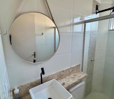 Vila Messias Apartment | Apartamento 2 Quartos - Ar Condicionado nos Quartos - Smart TV - Elevador - Condomínio Fechado - 1 Cama Casal - 2 Camas de Solteiro com Auxiliar - Cozinha Completa - Estacionamento Gratuito
