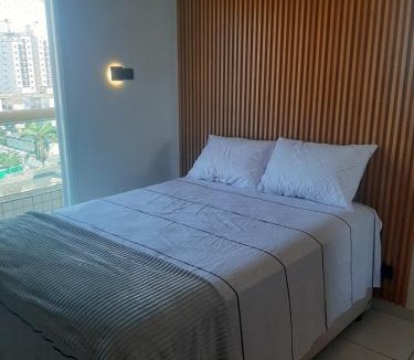 Vila Assuncao Apartment | Refúgio moderno com churrasqueira a 200m da praia
