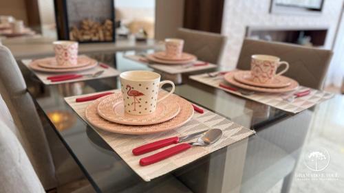 Dutra Apartment | Fully equipped apartment near Hollywood Dream Car