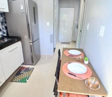 Guaratiba House | Casa c AR - condomínio prox ParkShopping Cpo Grande a 30 minutos do Recreio, c 2 TVs Smart de 50 e 43 polegadas-varanda privativa- cozinha completa e séries liberadas - CS4