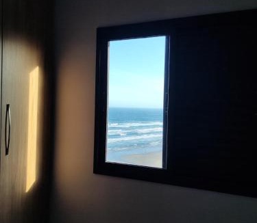Maracana Apartment | Oceanic Beira Mar com Varanda Gourmet e conforto até 8 pessoas