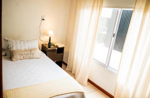 San Nicolas de los Arroyos Apartment | Casa tipo Estudio de concepto abierto, Centrica, Parrilla, Cochera Privada y Portón Eléctrico