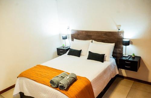 San Nicolas de los Arroyos Apartment | Casa tipo Estudio de concepto abierto, Centrica, Parrilla, Cochera Privada y Portón Eléctrico