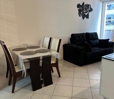Gonzaga Apartment | Flat em Santos no Gonzaga a três quadras da praia