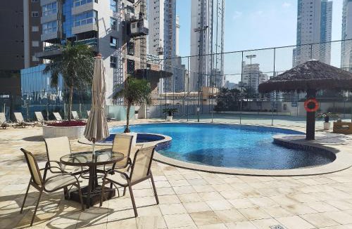 Pioneiros Apartment | Vista mar e Roda Gigante com piscina