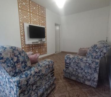 Caicara Apartment | Vila Caiçara 80 metros da praia, Wi-Fi, próximo a feirinha