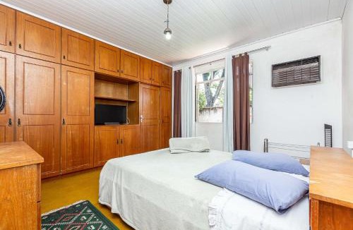 Bacacheri House | Memora Guesthouse Curitiba - Quartos em Casa próximo ao Parque Bacacheri