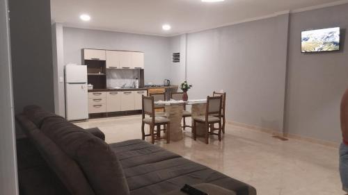 Dos de Mayo Apartment | Departamentos Alta Vista 1