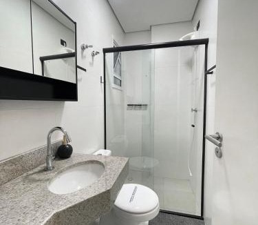 Boqueirao Apartment | Refúgio Perfeito no Boqueirão: Apartamento Moderno a 100m da Praia com Sacada Gourmet e Piscina!