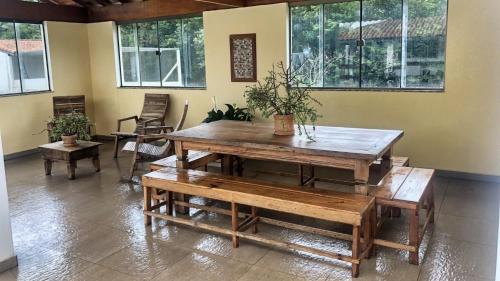 Quadra House | Casa de Campo com Piscina e Churrasqueira