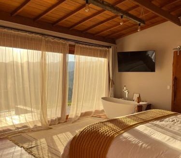 Goncalves House | Cabana Girassol com piscina aquecida e cesta para café da manhã