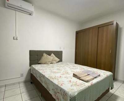 Dourados Apartment | Apto Charmoso no Parque dos Ipês 2 Quartos casal ArCond WiFi 400M Home Office Garagem em Dourados