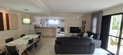 Pereque-Mirim House | Casa Melo 4