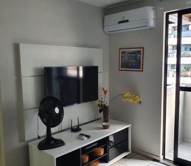 Pajucara Apartment | NA BEIRA MAR DE PAJUCARA- EDIF NEO- APARTAMENTO QUARTO E SALA - TEM VARANDA- VISTA LATERAL DO MAR-RUA JULIO PLECH FILHO 60 ESQUINA COM AVENIDA DOUTOR ANTONIO GOUVEIA - CONSUMO ELETRICO É PAGO No CKECK-OUT 1KWH É 1,35 REIAS