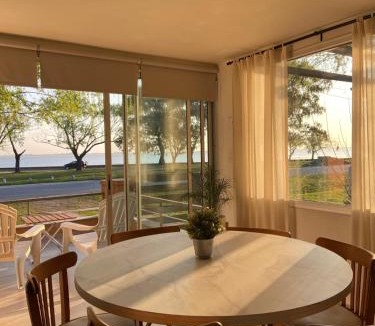 Chascomus House | Casa Chalet "La Roja" -vista a la laguna!-