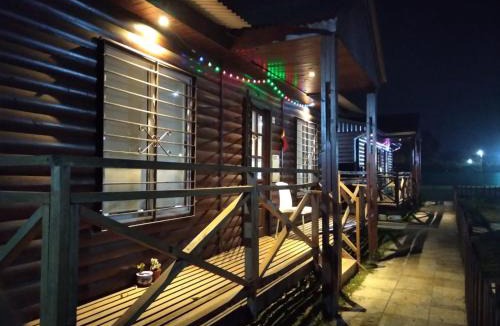 Francisco Alvarez Hotel | Cabaña, pileta, parque y parrilla