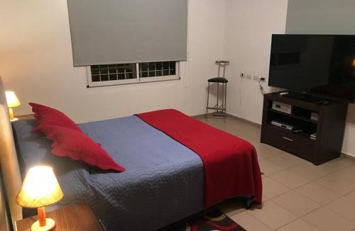 Lujan de Cuyo House | Posada Las Praderas con Piscina - Habitación con Baño en suite - Zona entre bodegas y viñedos