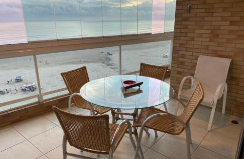Canto do Forte Apartment | Apto Varanda Gourmet Pé na Areia, Domingo saída até as 20horas