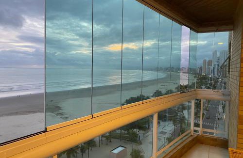 Canto do Forte Apartment | Apto Varanda Gourmet Pé na Areia, Domingo saída até as 20horas