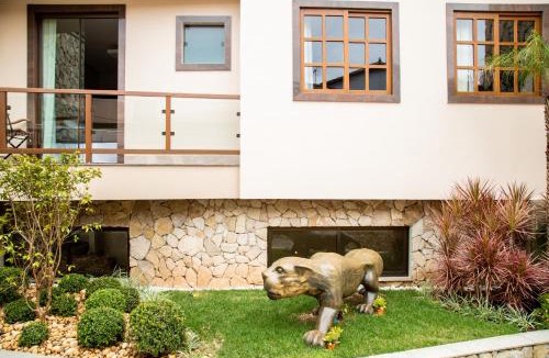 Tiradentes Apartment | ESPAÇO 250 - Apto mobiliado, 3 quartos, sendo uma suíte, banheiro social, cozinha completa, sala de estar, ar condicionado, tv e internet