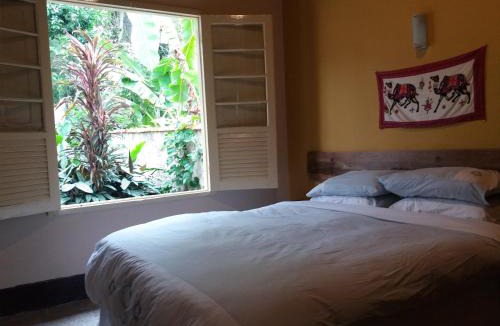Sao Sebastiao das Aguas Claras Cabin | "Chalé Balines Oroboro" 1 - Casa com jardim de 150 m e cozinha completa em Macacos