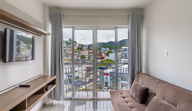 Modern Apartment Near the BC Ferris Wheel Mbh0601