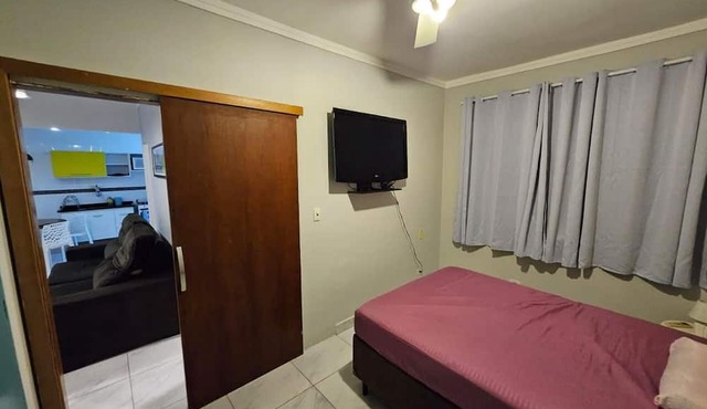 Rest 100m from Tombo Beach, pet friendly with WI-FI in Jardim Las Palmas Guarujá
