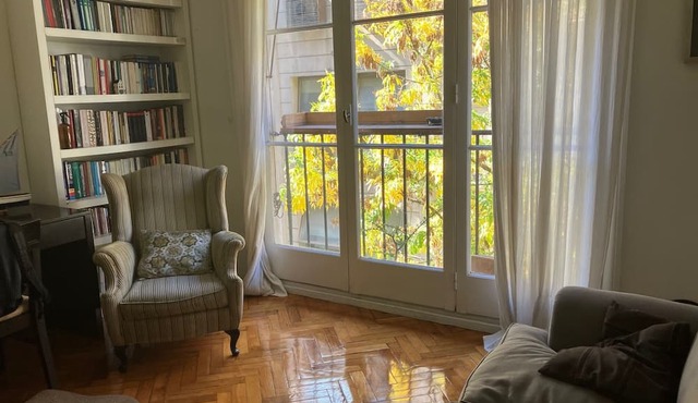 Cómodo Apartamento 4 Ambientes, Ubicado Cerca del Centro, Ideal Para Bibliófilos