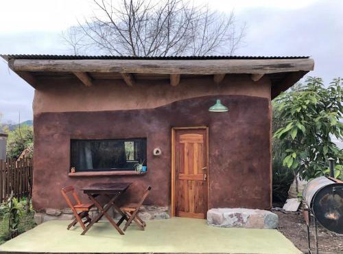 Casita de Barro junto al río en Yala