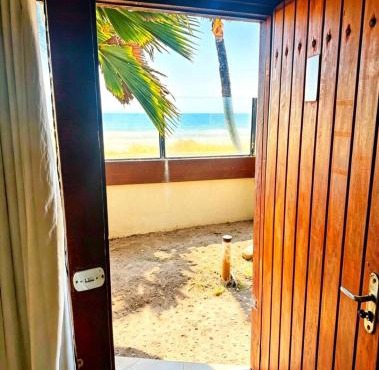 Beachfront suite right on the sand in Cabo Frio