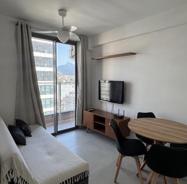 Apartamento novo e equipado, 2 Quartos com ar, Fácil acesso rodoviária e aeroporto, Região central do Rio in Rio de Janeiro