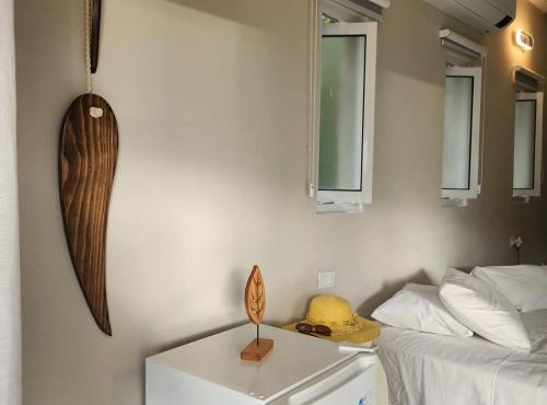Vista cinematográfica com piscina de borda infinita e hidromassagem in São Sebastião