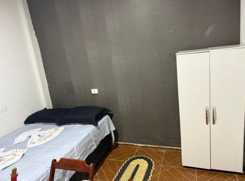 Quarto mobiliado para locação com banheiro e cozinha excelente localização a 700 m do Pantanal Shopping
