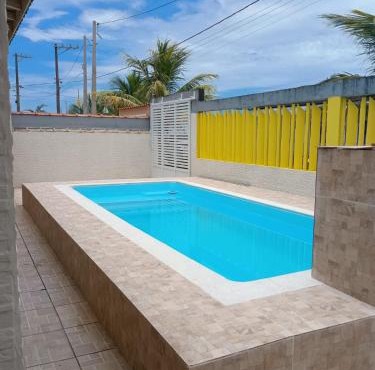 Casa Amarela Pé na Areia Itanhaém