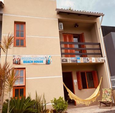 Sobrado Charmoso Beach House com piscina