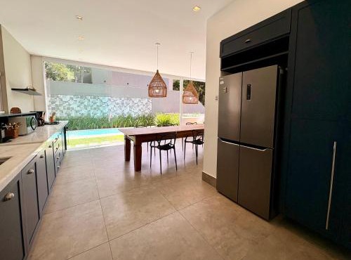 Casa 10 Floresta Boa Vista - Piscina Privativa, Adega e Conforto em 4 suítes