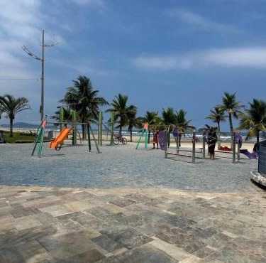 Sobrado Familiar - Wi Fi - Ar Condic - A 50M da Praia - Praia Grande