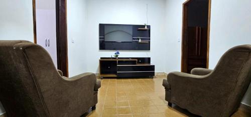 Casa Completa com 3 quartos perto do Centro, vaga de garagem e ar condicionado