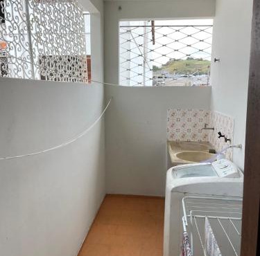 Quarto individual em casa na área nobre de Juiz de Fora in Juiz de Fora