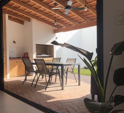 Farrell Jardin Adultos - Boutique con Jardin y Parrilla Casco Historico