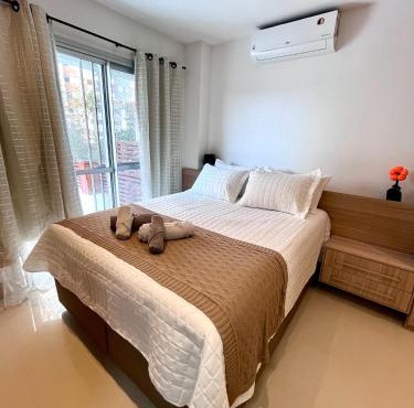 Apto com jardim e piscina na Barra Olímpica RJ