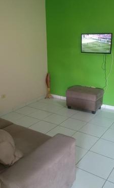 Casa com piscina e churrasqueira para família