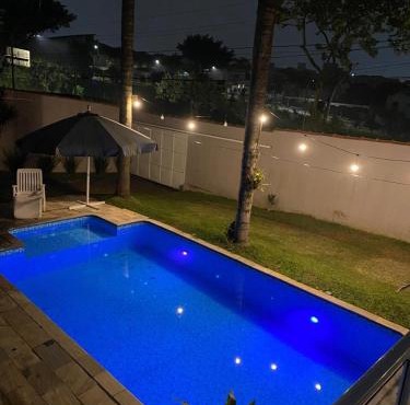 Casa com Piscina, Churrasqueira e Quartos amplos