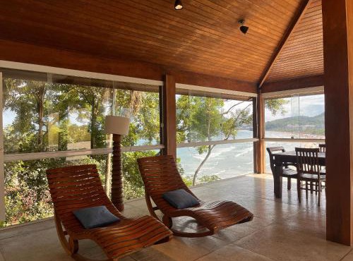 Casa com Piscina de Borda Infinita e Vista para o Mar l Ubatuba in Ubatuba