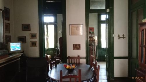 Casa antigua en San Isidro a una cuadra de la estación